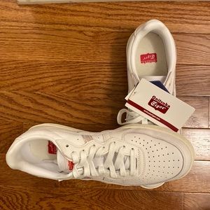 NWT Onitsuka Tiger Cute White Sneakers with Iridescent Stripe Detail!